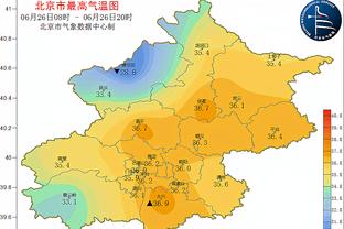 面带“邪恶”笑容？本纳塞尔&阿德利训练中双双遭莱奥锁脖